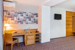 Отель Заграва Днепр Двухместный номер с 1 кроватью или 2 отдельными кроватями - Подходит для гостей с ограниченными физическими возможностями-4